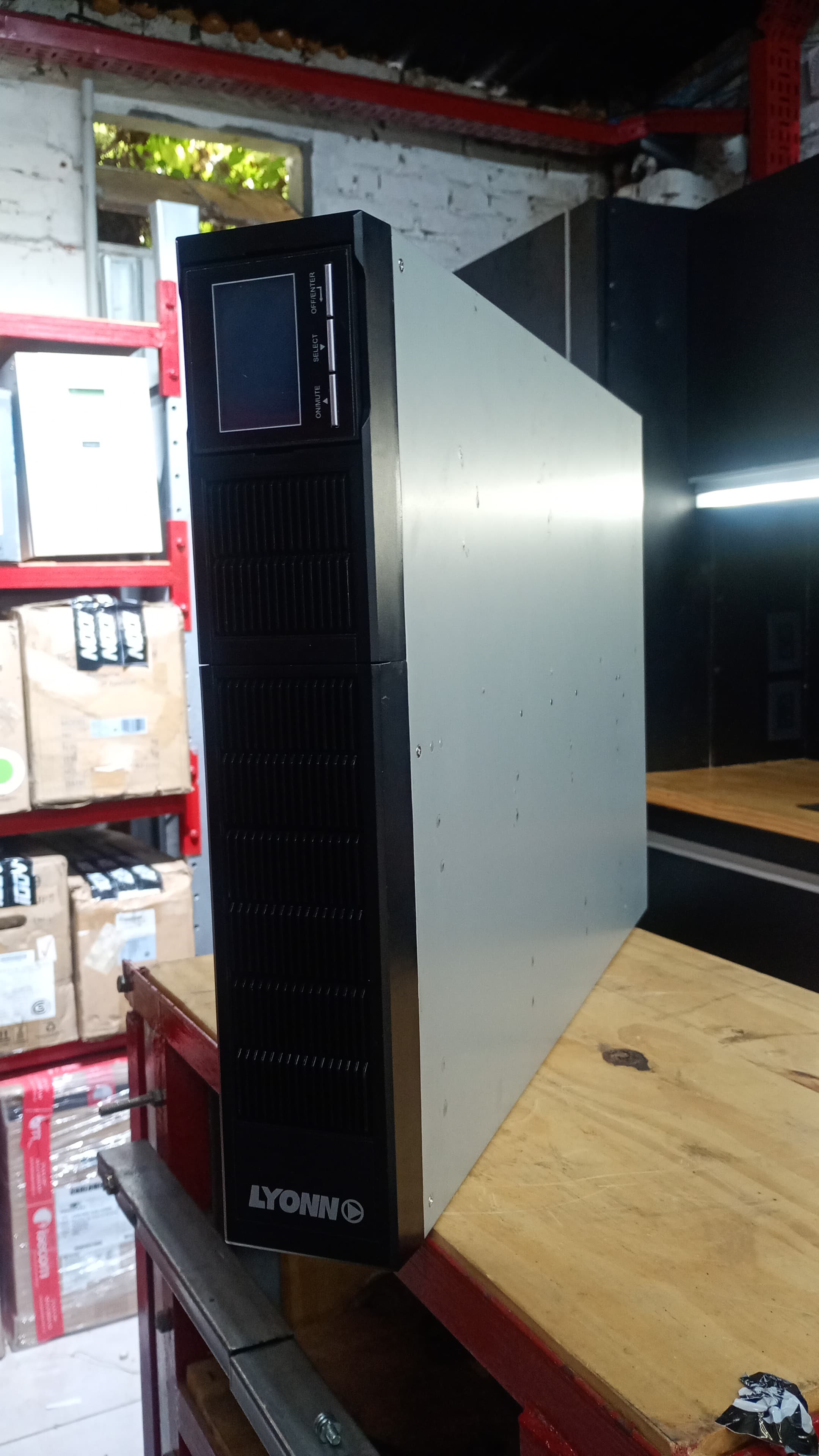 ups-lyonn-3000va-rack 1